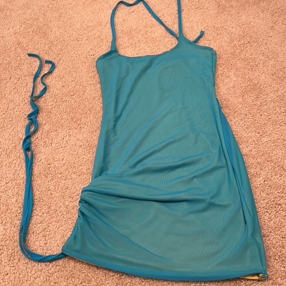 Halter neck Dress - Picture 2 of 2